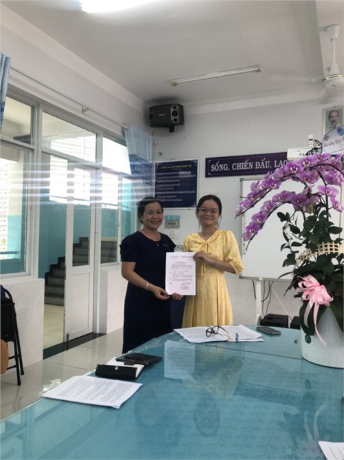 Lễ nhận Quyết định Đảng viên chính thức của Đồng chí Ngô Thị Ngọc Phúc
